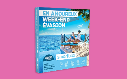 Visuel de la box week-end à gagner. On y voit un couple en bord de mer.